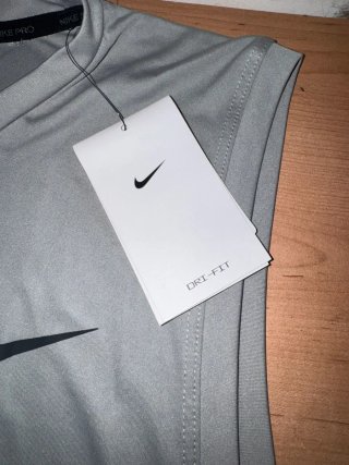Camiseta Nike Pro Dri-Fit Gris Talla L