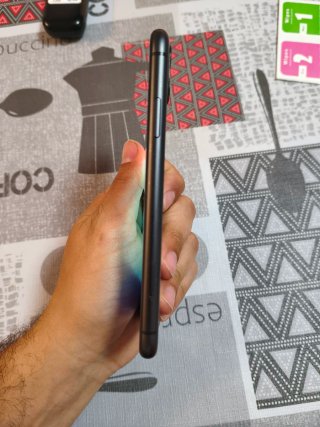 iPhone 11 64GB Negro 74% Batería
