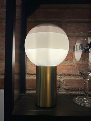 Lampara de mesa marset blanca