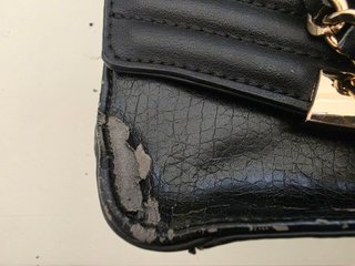 Borsa a tracolla nera e oro