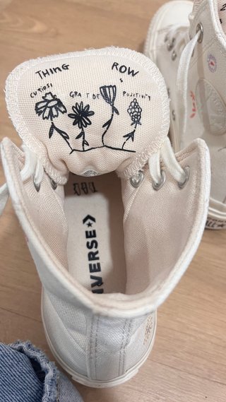 Converse All Star blancas con flores