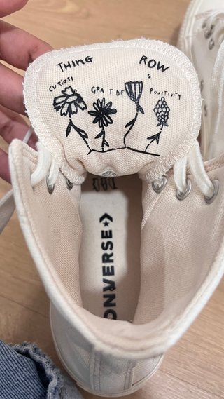 Converse All Star blancas con flores