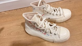 Converse All Star blancas con flores