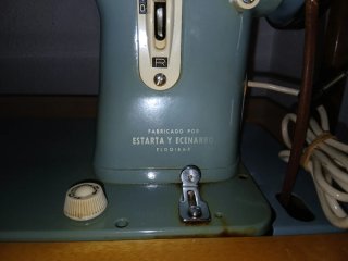 Máquina de coser Sigma antigua