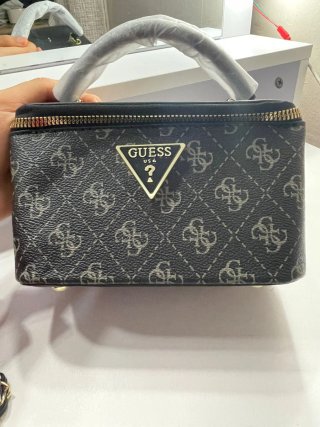 Bolso Guess Negro y Dorado
