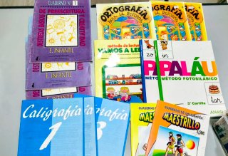 Cuadernos de ejercicios de lectura y escritura.