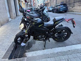 Keeway RKF 125cc Naked – 2021 | Negra y Amarilla