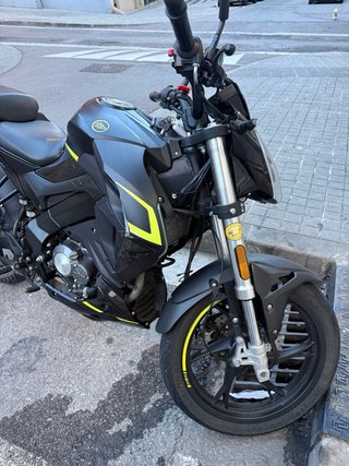 Keeway RKF 125cc Naked – 2021 | Negra y Amarilla