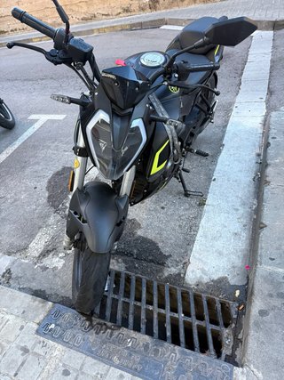 Keeway RKF 125cc Naked – 2021 | Negra y Amarilla