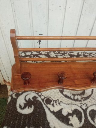 Perchero de madera antiguo
