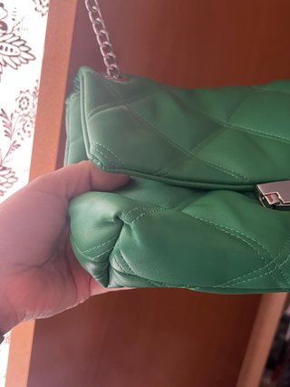 Bolso verde acolchado Stradivarius