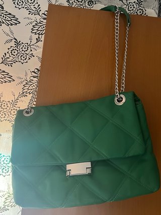 Bolso verde acolchado Stradivarius