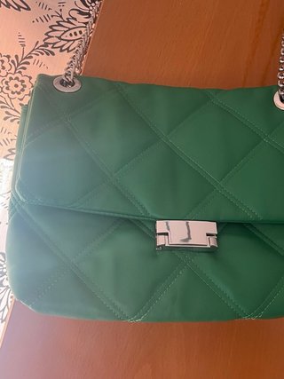 Bolso verde acolchado Stradivarius