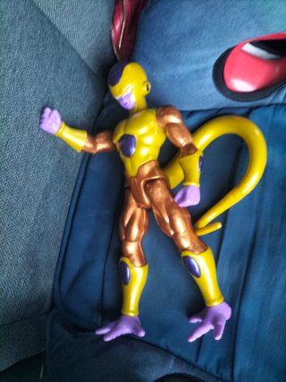 Muñeco Frieza Dorado Dragon Ball
