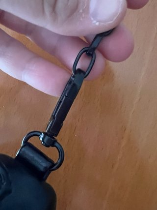 Riñonera negra con cadena