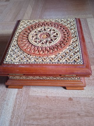Cajita de madera decorada
