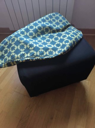 Puff cómodo con funda. URGE VENDER