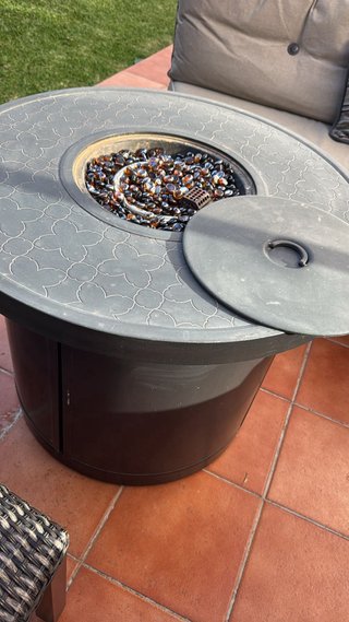 Conjunto de jardín curvo con chimenea