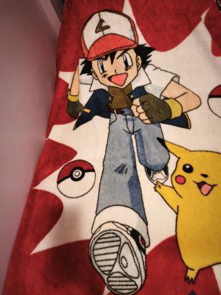 Manta Pokémon Ash y Pikachu de 90cm