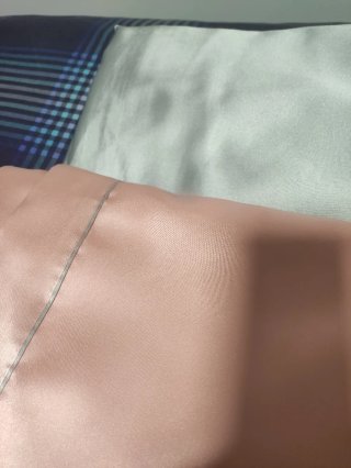 Sábanas de raso rosa y gris