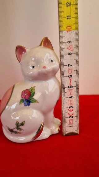 Statuetta gatto in porcellana decorata