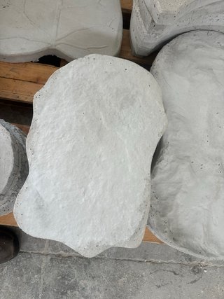 Pasos japoneses de piedra gris