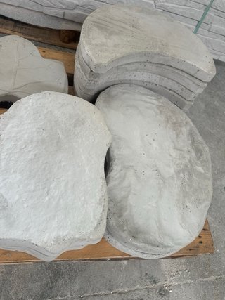 Pasos japoneses de piedra gris