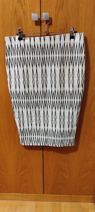 Falda tubo con estampado geométrico