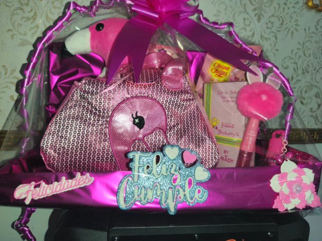 Cesta Regalo Flamenco Rosa Cumpleaños