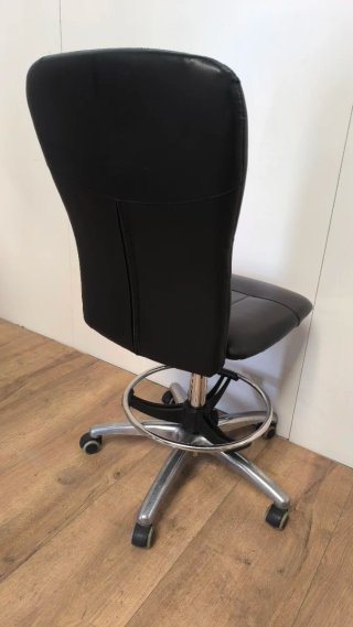 Silla de oficina negra polipiel