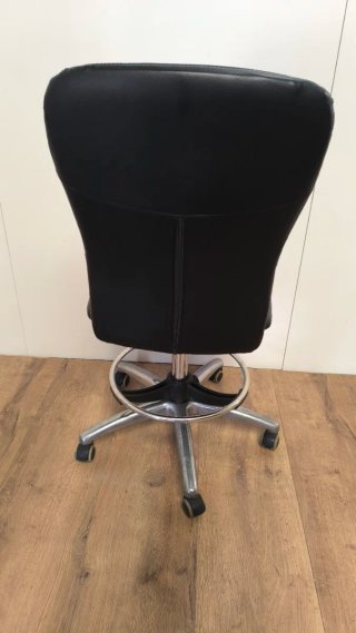 Silla de oficina negra polipiel