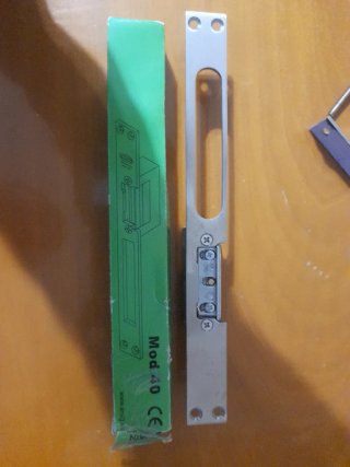 Cerradura Tesa y abrepuertas amig mod. 40