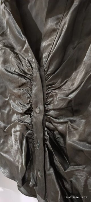 Camisa Zara satinada verde oliva