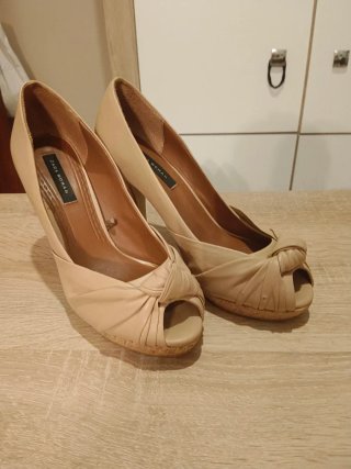 Zapatos tacón Zara beige peep toe