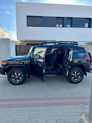 TOYOTA FJ CRUISER TRD