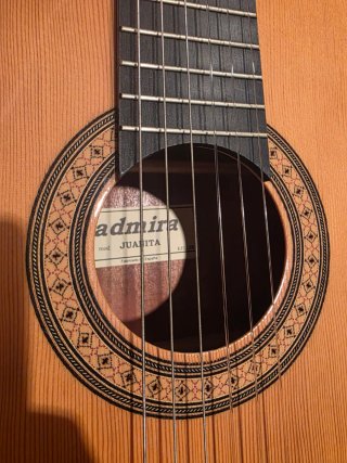 Guitarra Admira Juanita con funda