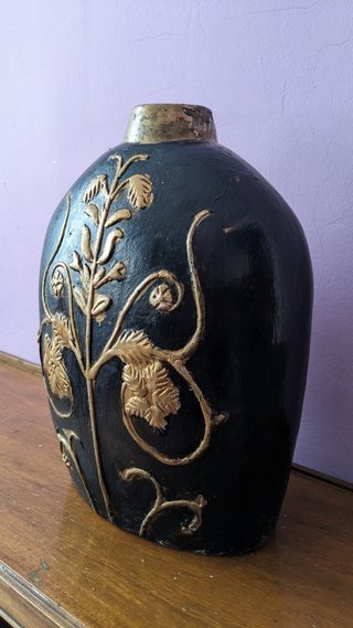 Jarrón de cerámica pintado
