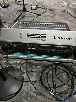 Consola Mezcladora Roland M-400
