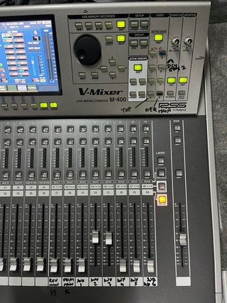 Consola Mezcladora Roland M-400