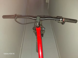 Bicicleta de montaña roja Canondale trail three