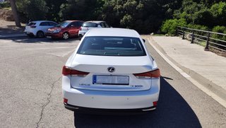LEXUS IS 2.5 300h Executive Parking