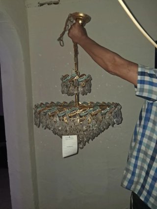Lámpara colgante de cristal y metal dorado