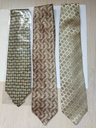Corbatas de Seda Beige y Doradas Nuevas