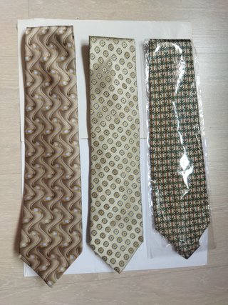 Corbatas de Seda Beige y Doradas Nuevas