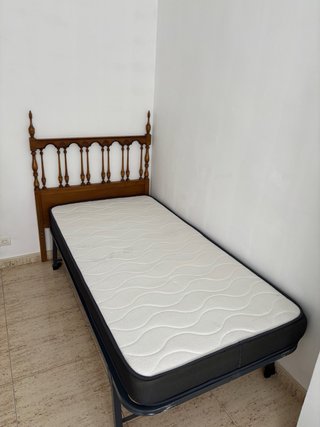 2 Camas con Somier y Mesilla Madera