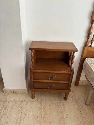 2 Camas con Somier y Mesilla Madera