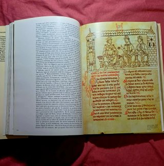 3 tomos de Historia de Catalunya.
