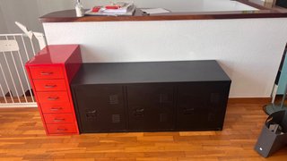 Mueble bajo negro 3 puertas