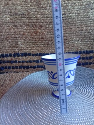 Copa de cerámica azul y blanca