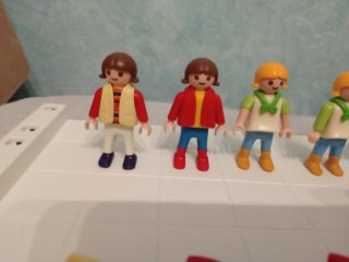 Playmobil niñas con gorro y pajarita HH